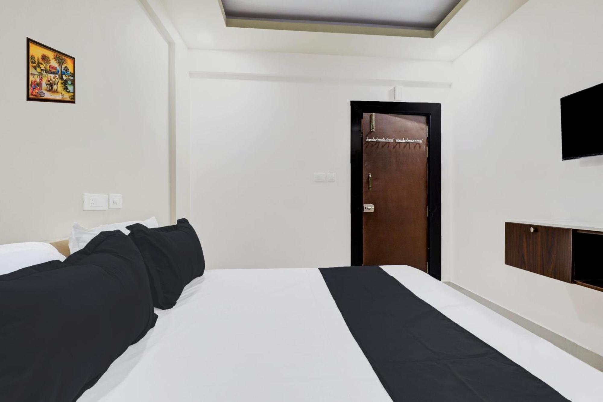 Super Hotel O Sri Harshitha Grand Near Zudio - Star Bazaar, Kundalhalli Gate Bangalore Buitenkant foto