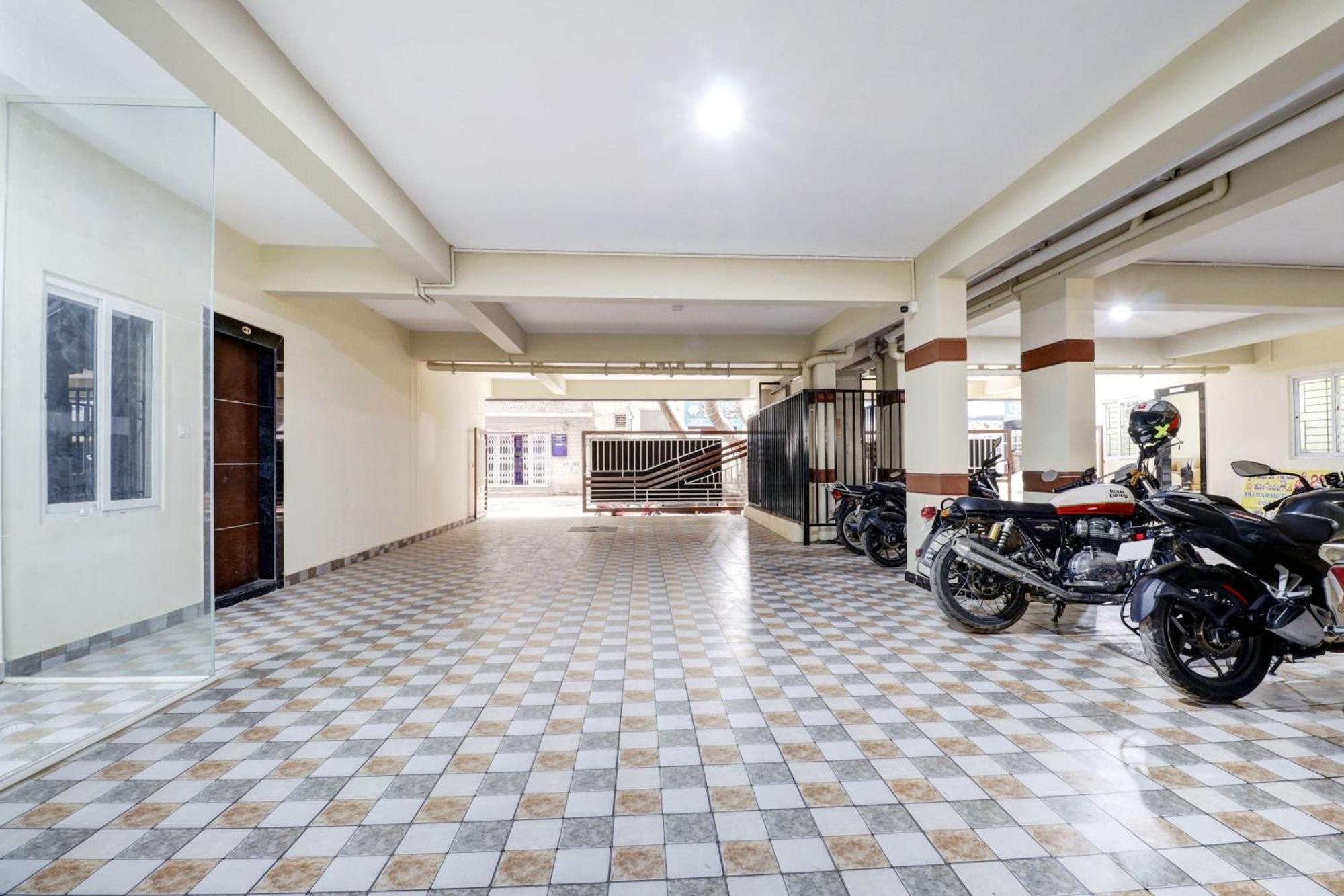 Super Hotel O Sri Harshitha Grand Near Zudio - Star Bazaar, Kundalhalli Gate Bangalore Buitenkant foto